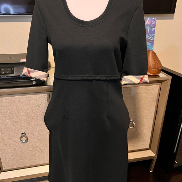 Burberry Brit Woman's Sz 6 Black Wool Blend Nova Check Cuffs Round Neck Dress
